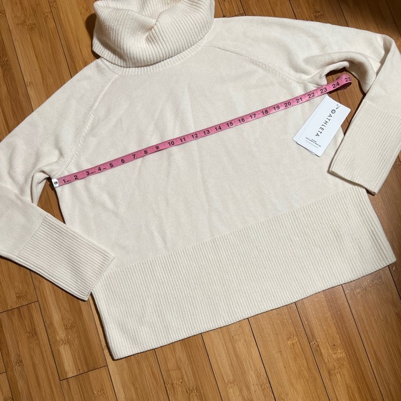 🎁NWT Athleta Alpine Turtleneck Sweater Size M - Picture 7 of 14